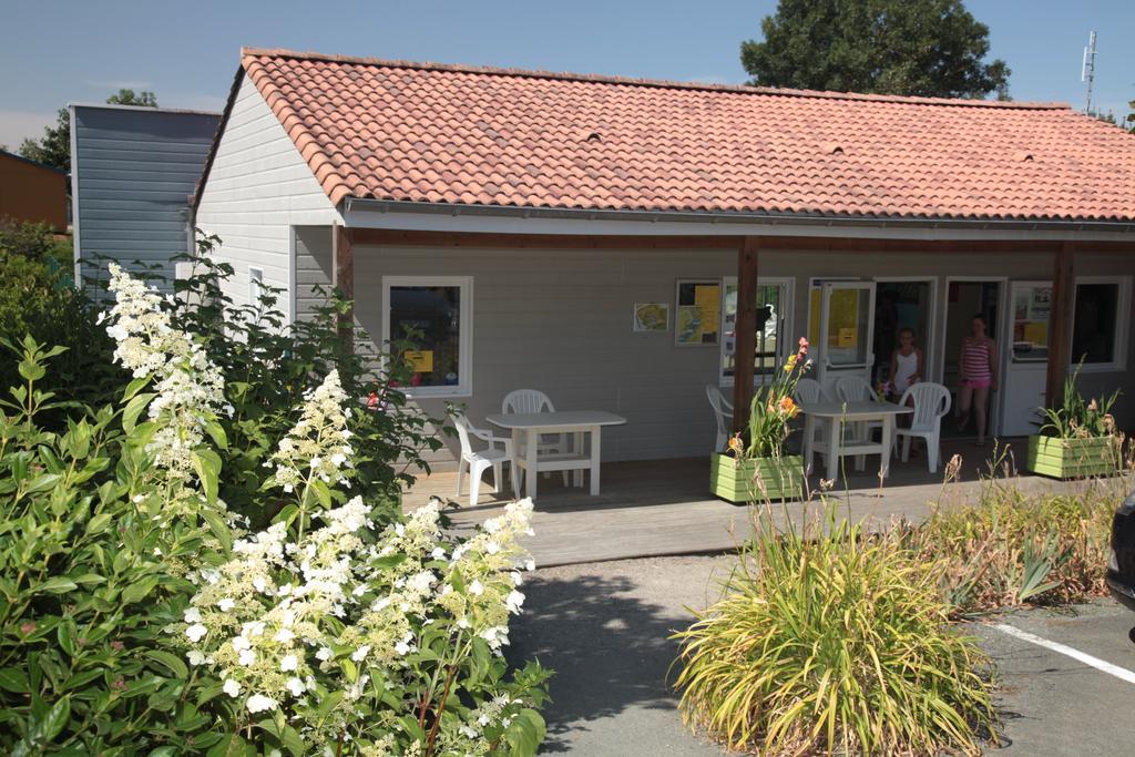 Camping Des Rulieres Hotel Saint-Valérien Eksteriør billede